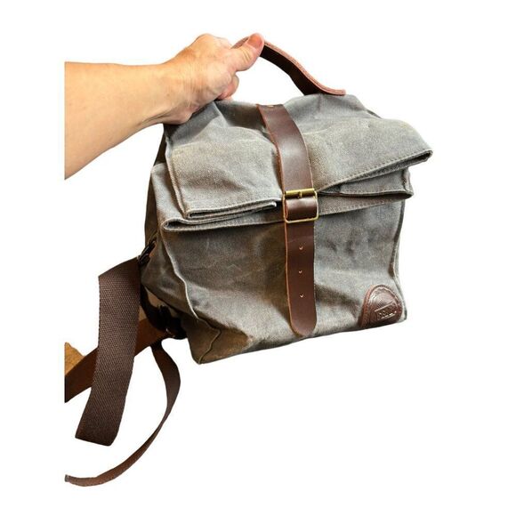 Aserro Durable Canvas & Leather Backpack With Adjustable Straps - Picture 4 of 16